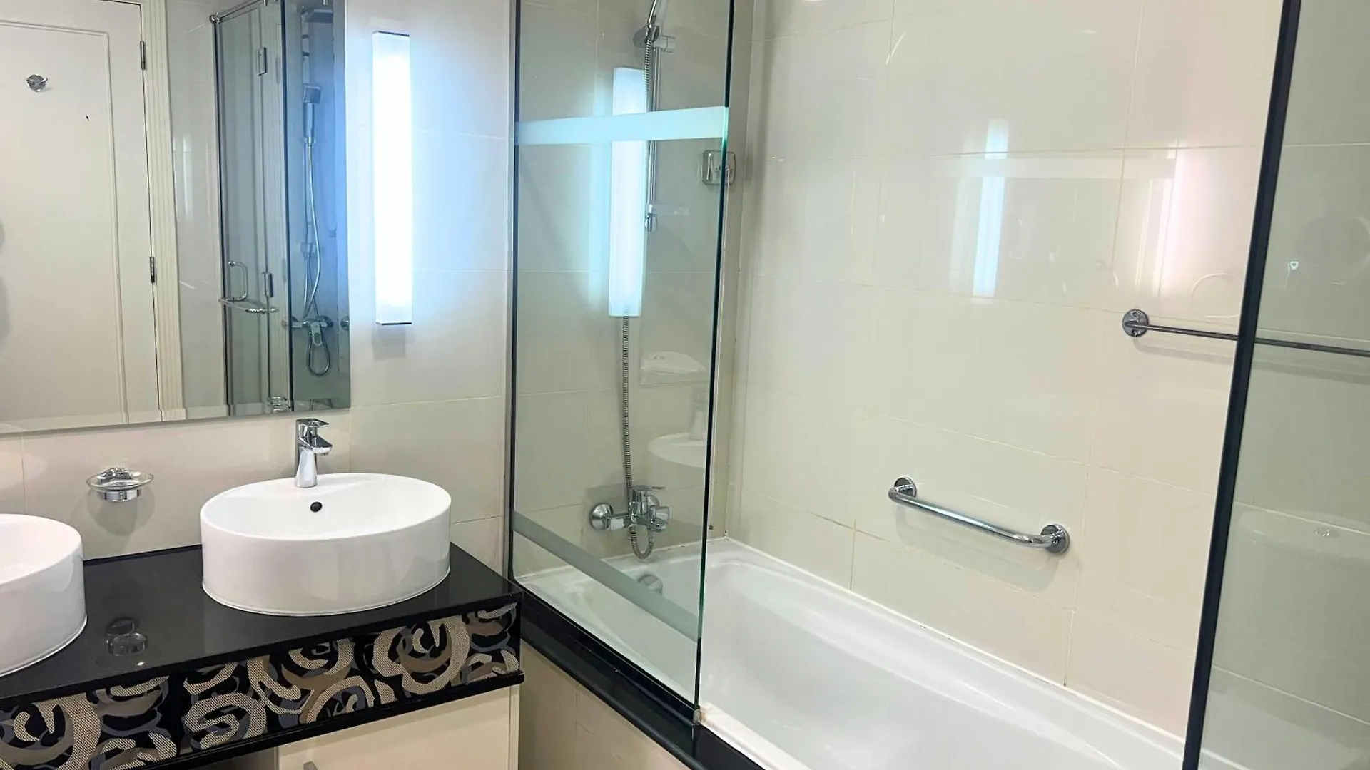 Apartment Elegant 2-Bedroom, 2-Min Walk To Dubai Mall